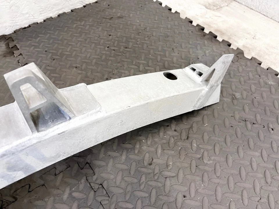 17-23 ASTON MARTIN DB11 PARACHOQUES TRASERO REFUERZO IMPACTO BARRA CHOQUE SOPORTE OEM Foto 3 de 4