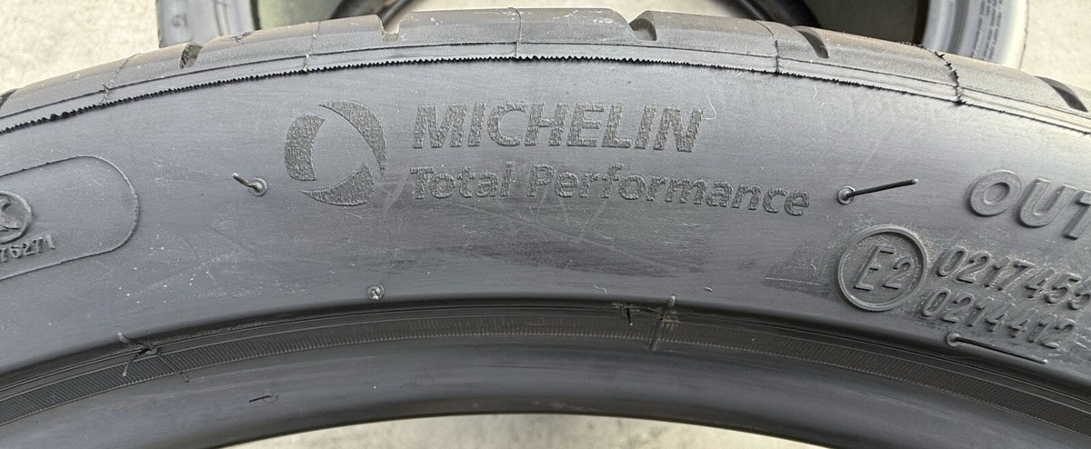 Set of TWO BRAND NEW 245/35ZR21 96Y Michelin Pilot Sport 4S Tires