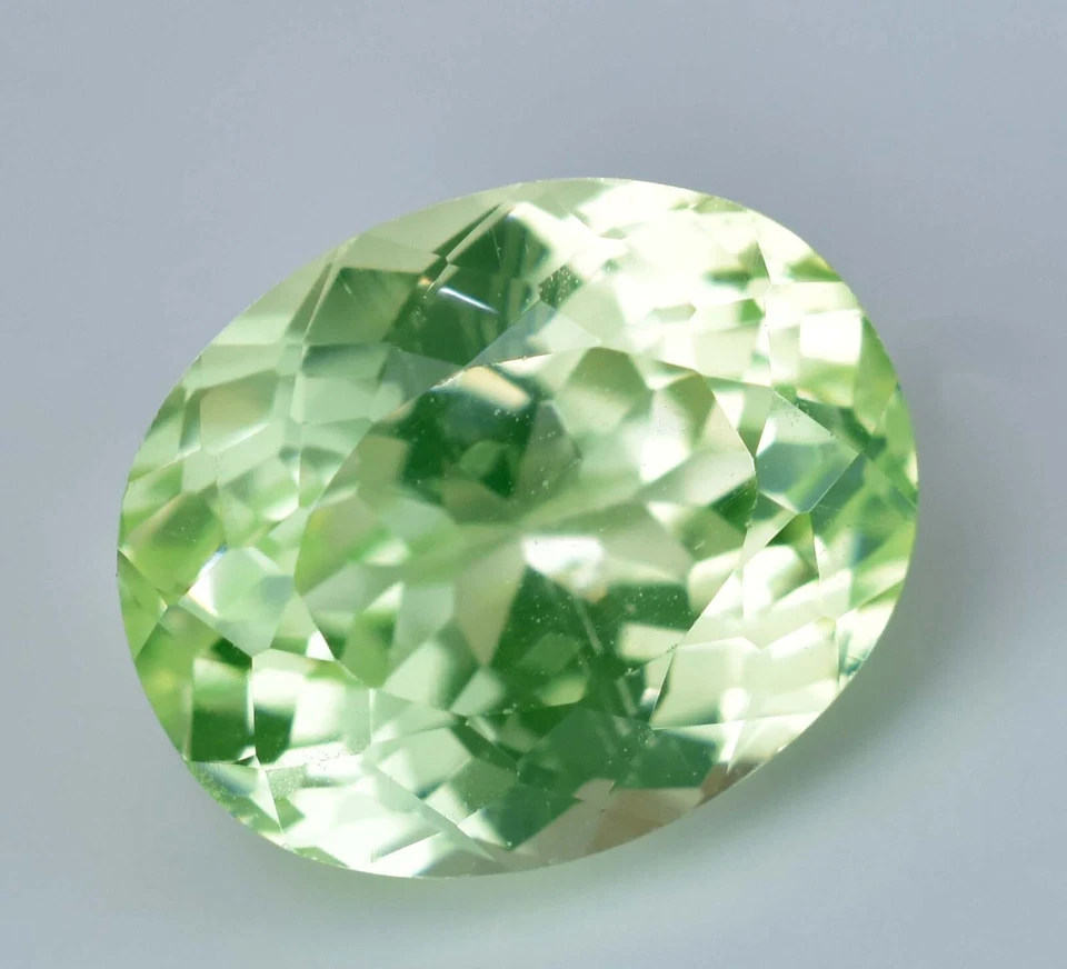 5.40 CT Natürlich Grün Peridot Ovale Form VVS Pak Edelstein Agl Zertifiziert - Bild 4 von 4