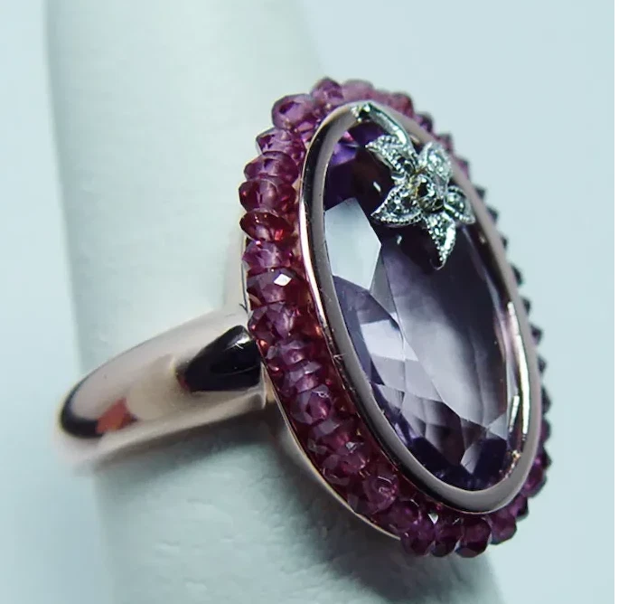 Anillo vibrante púrpura claro 22,84 quilates amatista, zafiro rosa 9,84 quilates y circonita cúbica hecho a mano Foto 3 de 4