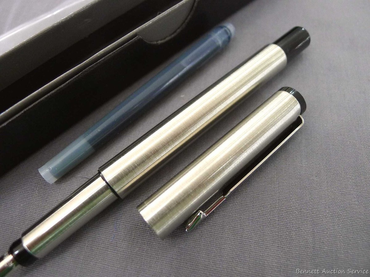 PARKER NEW FOUNTAIN PEN IN BOX CODED 