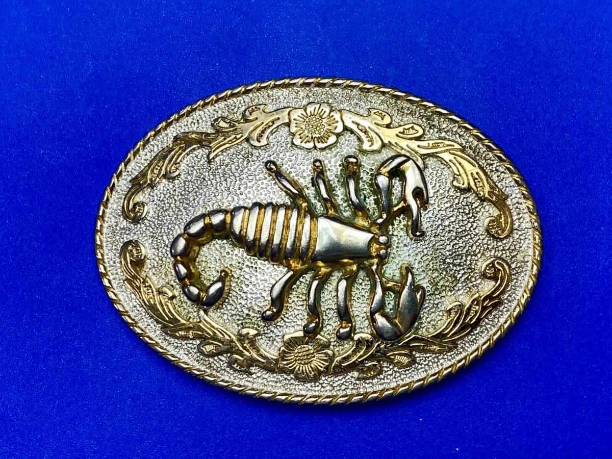 Scorpion buckles top
