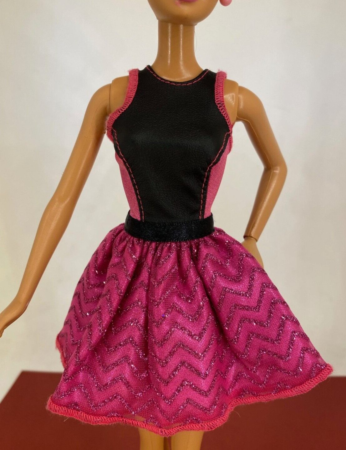 ☆ Barbie ☆ Endless Curls Doll - Black & Pink Dress / Out