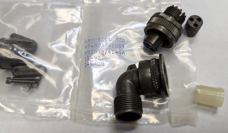 Amphenol MS3108E10SL-3S 3-Contact Circular Connector [Z5B4] - Image 4 of 4