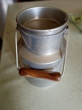 Ancien Pot À Lait 1,5L, Tournus Alu, Poignée Bois. Dans Son Jus. Vintage, Rétro 