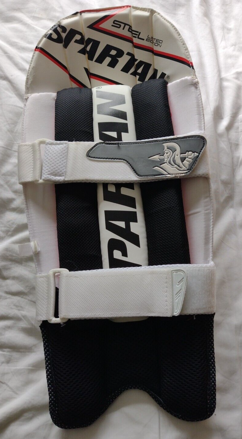 Spartan Steel LE SIZE YOUTH Wicket Keepers Pads RRP £59.99 would fit