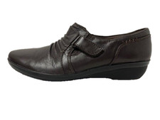 Clarks Collection women's size 6.5M Brown Leather slip-on Loafers Shoes