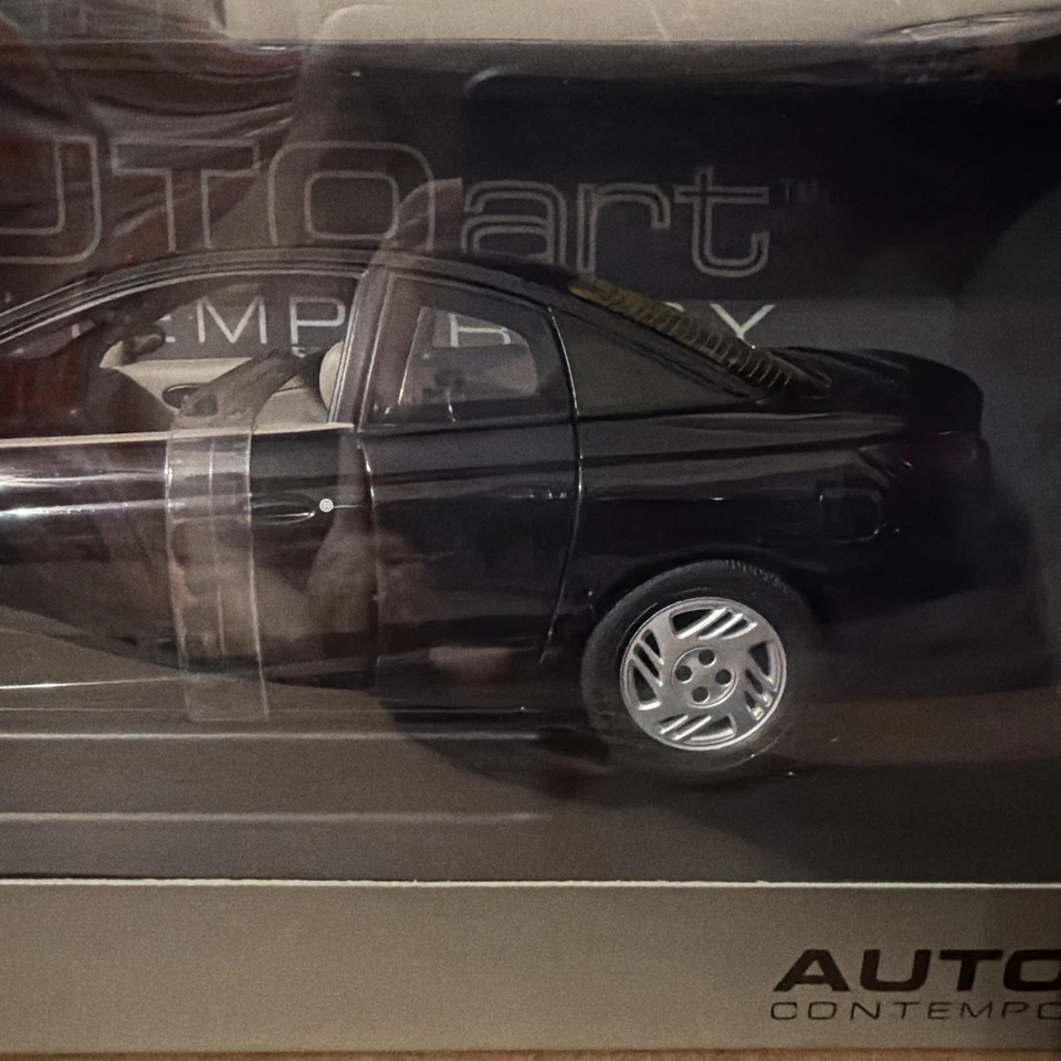 AUTOart Saturn 3 door Coupe - Black 2001 1:18 71413 - Image 3 of 4