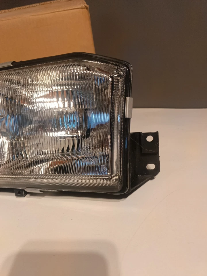NOS Genuine OEM Honda Accord Headlight Assembly I51-4139 Right Side 1984–1985 - Image 4 of 4
