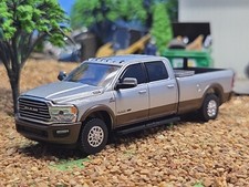 CUSTOM GREENLIGHT 2023 DODGE RAM 3500 Laramie Long BED 1/64 4x4 Hitch & Tow DCP