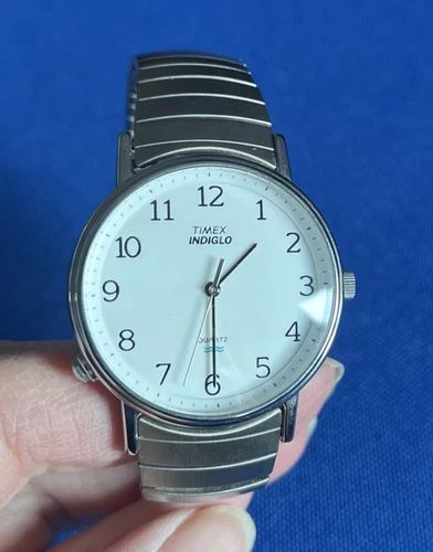 Vintage Timex Indiglo Quartz Watch/White Face/ Stretch Band/New Battery