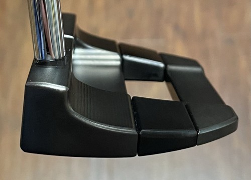 Scotty Cameron 2025 Studio Style Fastback Putter - New - Xtreme Dark Finish -34” - Picture 9 of 10
