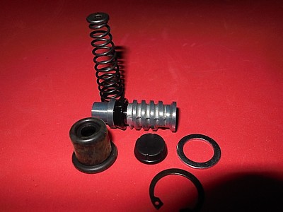 Clutch Master Cylinder Rebuild Kit – Fits 32-1081 & 22886-MBO-305 – Damineding