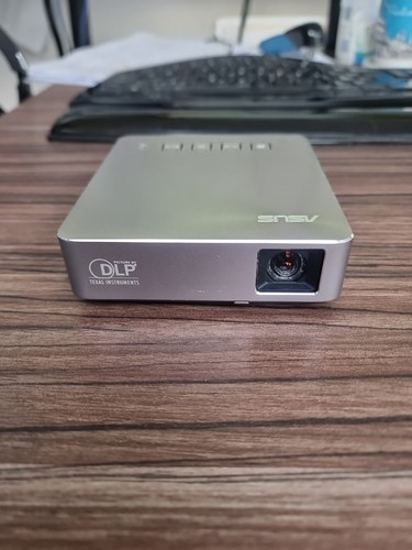 Asus S1 LED Small Portable Projector - Picture 7 of 7