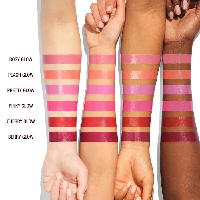 Barra de rubor Charlotte Tilbury Unreal Lip + Cheek Glow ácido hialurónico, brillo rosado Foto 3 de 4