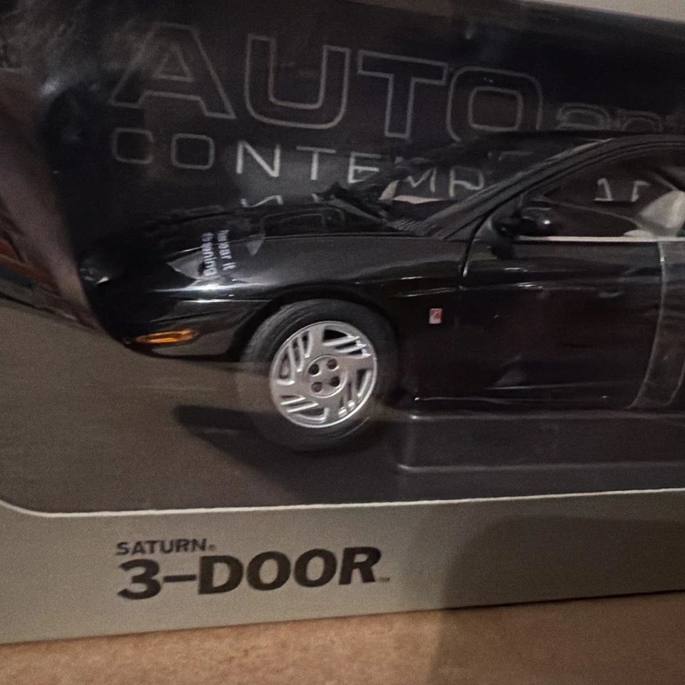 AUTOart Saturn 3 door Coupe - Black 2001 1:18 71413 - Image 2 of 4