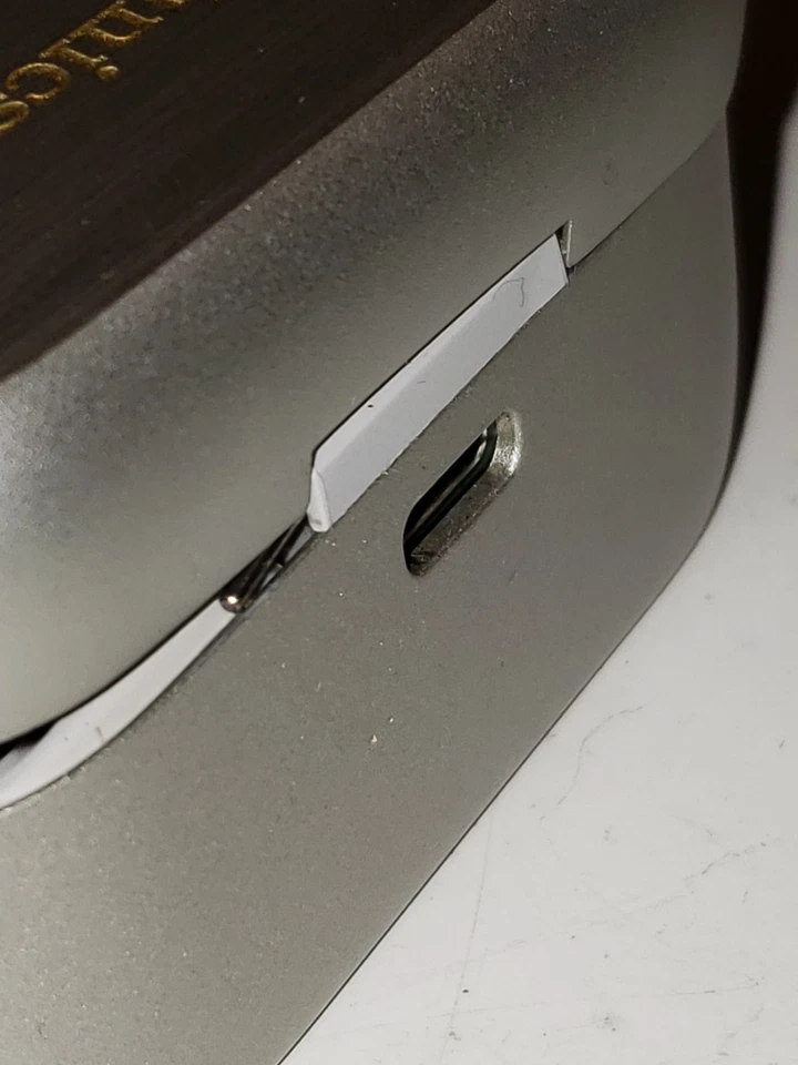 READ! Technics Completely Wireless Earphones EAH-AZ80 Silver (case issue) - Image 4 of 4