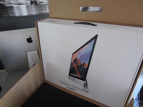 Apple iMac 27-Inch Retina 5K display (2017) 3.4Ghz Intel i5, 24GB RAM, 1TB Drive - Picture 6 of 9