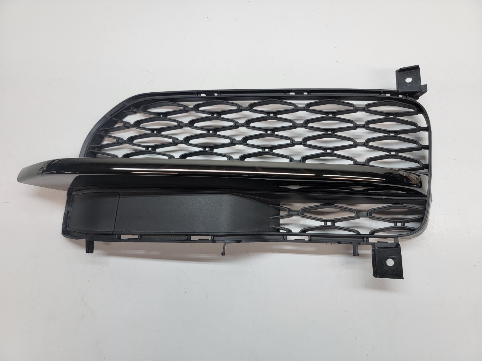 ROLLS ROYCE CULLINAN FRONT RIGHT LOWER BUMPER GRILL OEM 7448916 5111659978