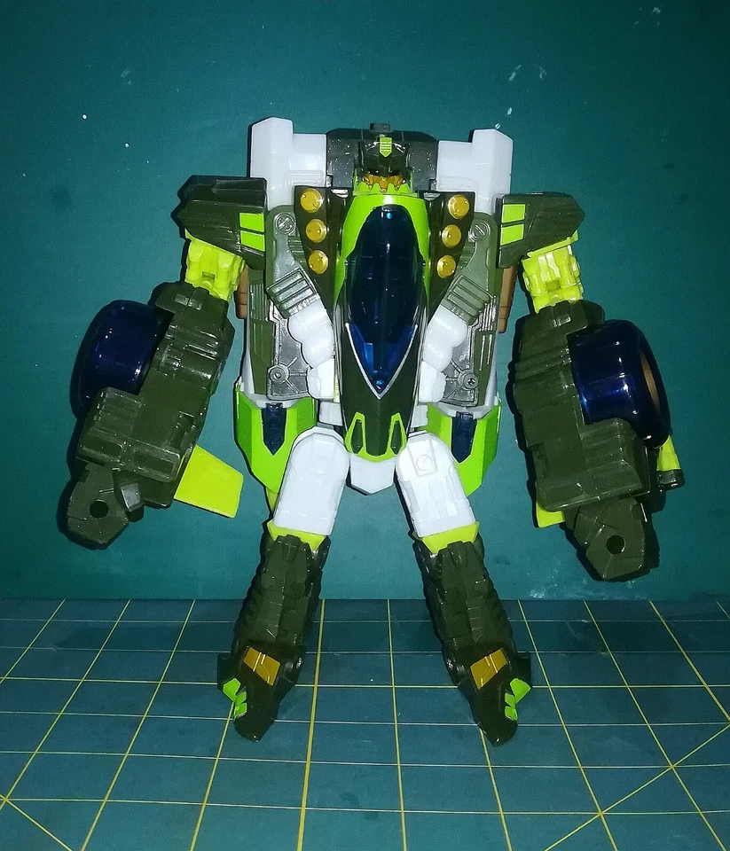 Transformers Crumplezone Cybertron TAKARA Hasbro - Immagine 2 di 4