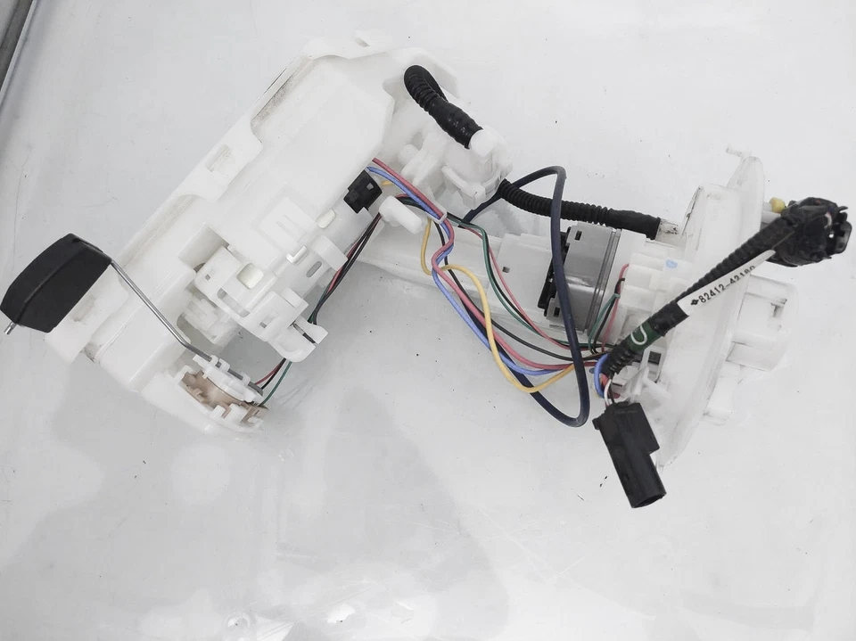 Conjunto de bomba de tanque de combustible híbrido Toyota Venza Xle 2021-2023 77020-42251 Foto 2 de 4