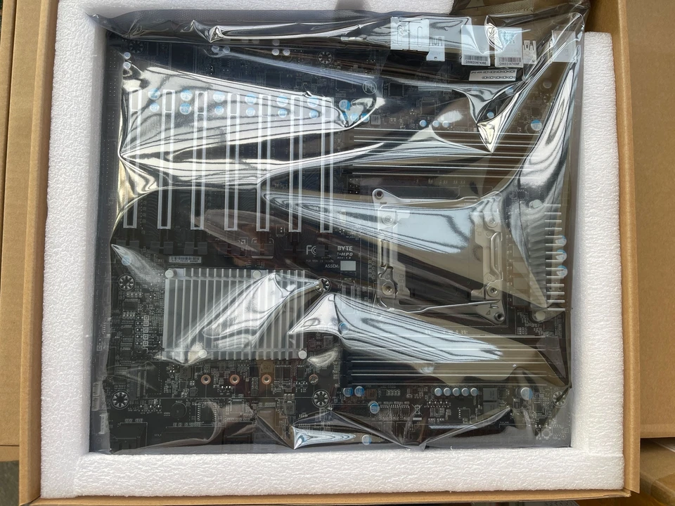 GIGABYTE MW51-HP0 Motherboard Intel Xeon W-2145 3.70GHz 8-Core 64GB 2666MHZ - Image 3 of 4