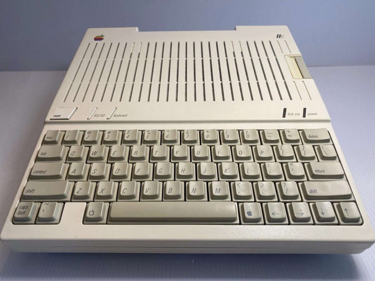 Apple IIc キーボード一体型コンピュータ A2S4000 現状品 Apple IIc キーボード一体型コンピュータ A2S4000 現状品 Apple IIc