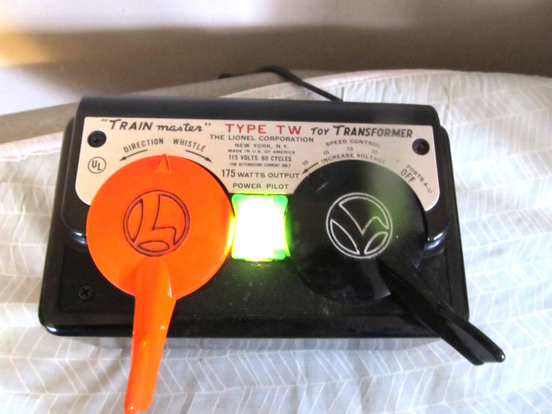 LIONEL TRAINMASTER TW 175  WATT TRANSFORMER WITH THE ORIGINAL BOX MANUAL