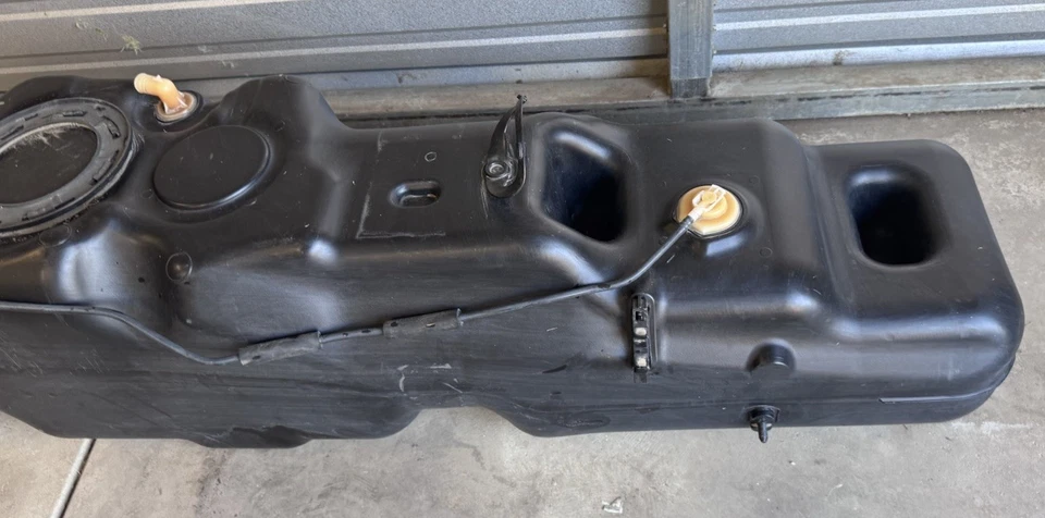 2013 2014 2015 Dodge Ram 2500 OEM Fuel Tank 6.7L Diesel RWD 32 Gal - Image 2 of 4