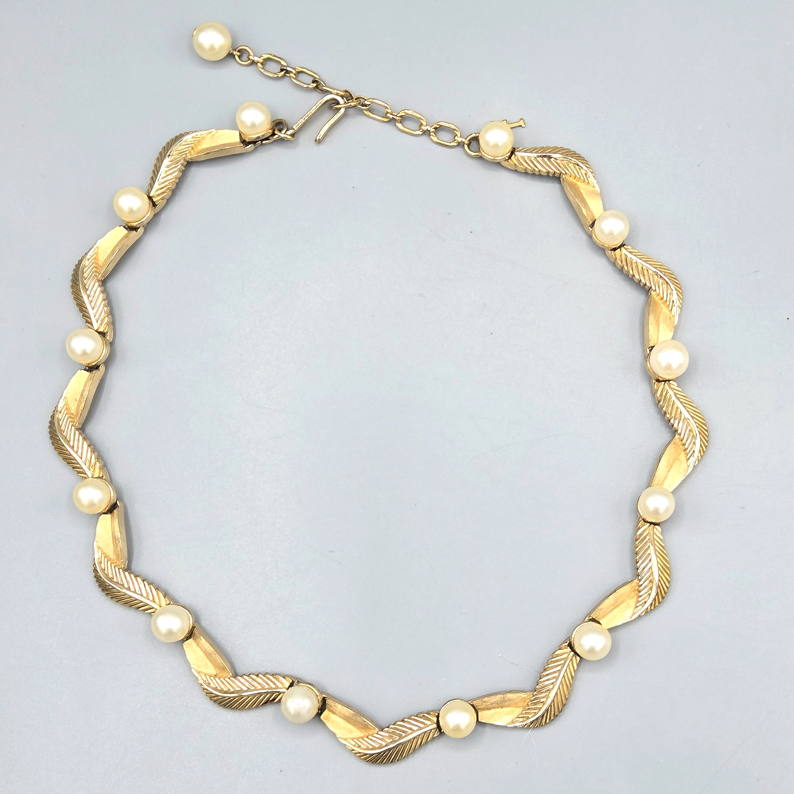 "Vintage Crown Trifari Faux Pearl Gold Tone Leaf Twist Choker Necklace 16\""