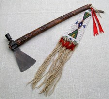  FINE ANTIQUE PLAINS INDIAN PIPE TOMAHAWK 100 TACKS/FILE BURNS 5 COLOR BEAD DROP