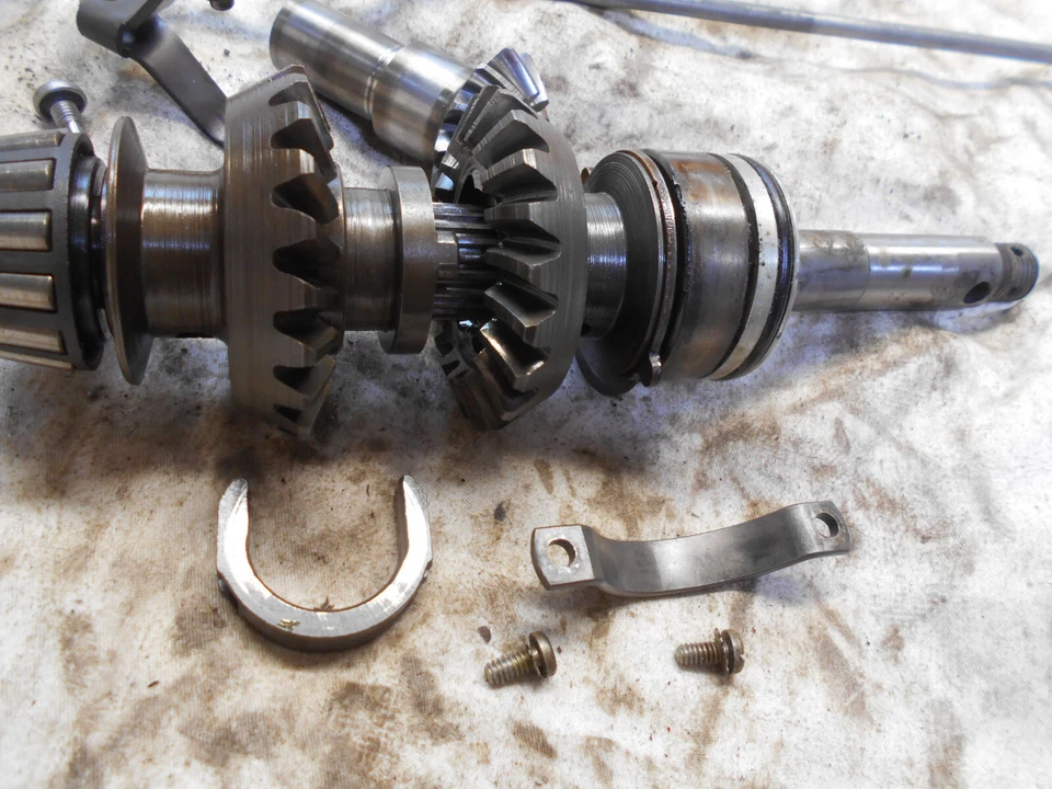 Johnson 35 HP RD-19 Seahorse 57 Outboard OMC Lower Unit Gear Shaft Bearing Shift - Image 2 of 4