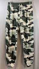 Wild Fable Women's Size M Cropped Green Camo Sweatpants 100 Cotton EUC