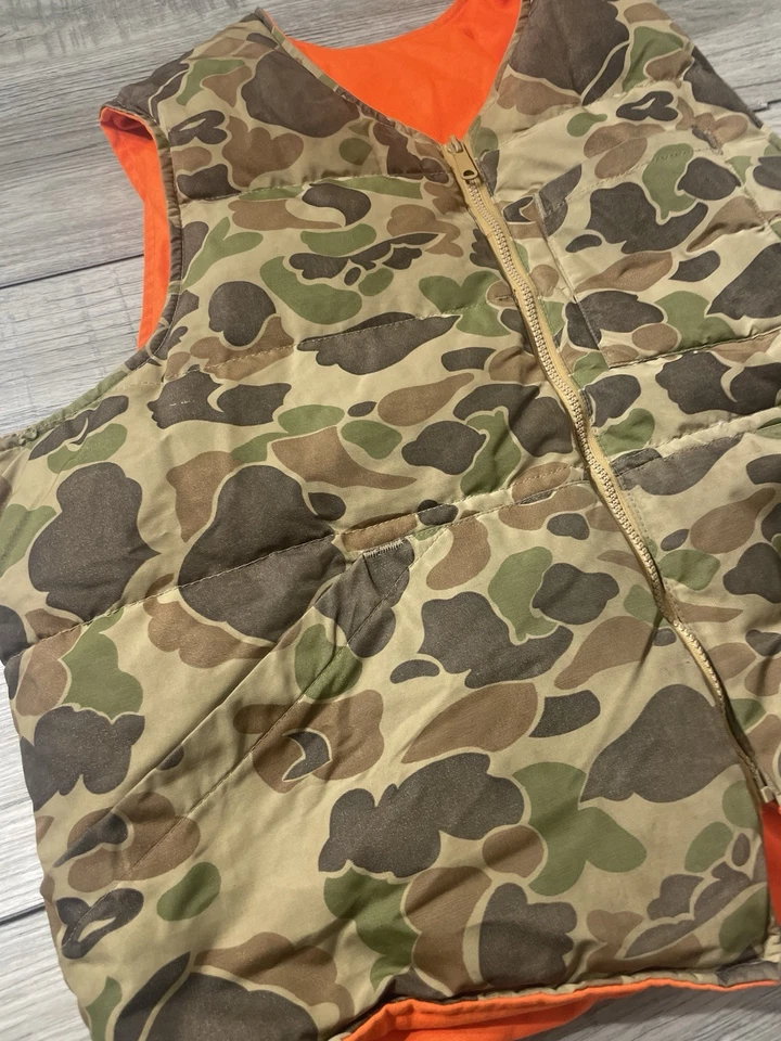 Colete camuflado de pato década de 1970 verdadeiro vintage colete acolchoado laranja forrado caça grande - Imagem 2 de 4