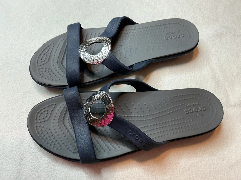 Crocs Womens Sanrah Navy Blue Silver Beveled Circle Slide Sandals 9 - Image 2 of 4