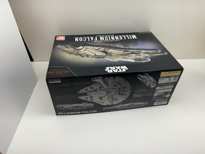  Bandai 1/144 Scale Millennium Falcon Model Kit   Star Wars   