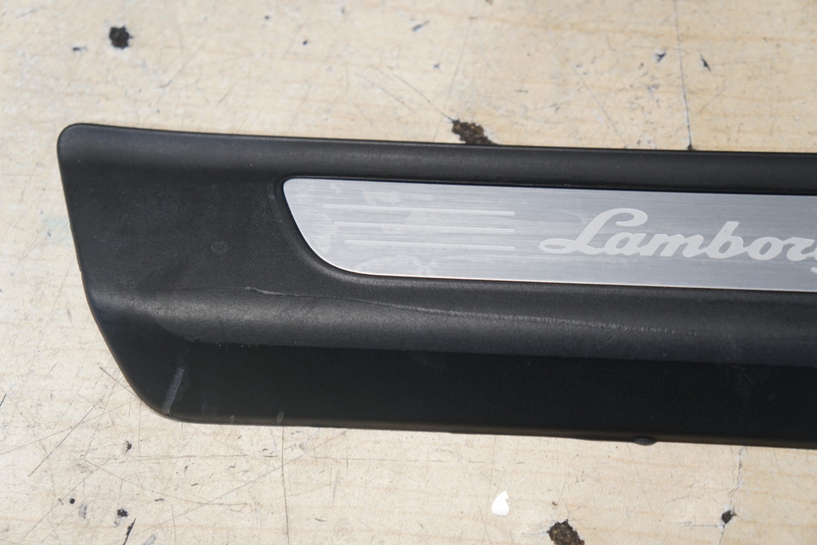 2019 - 2025 LAMBORGHINI URUS REAR RIGHT OUTER DOOR SILL SCUFF TRIM OEM 4M0853376