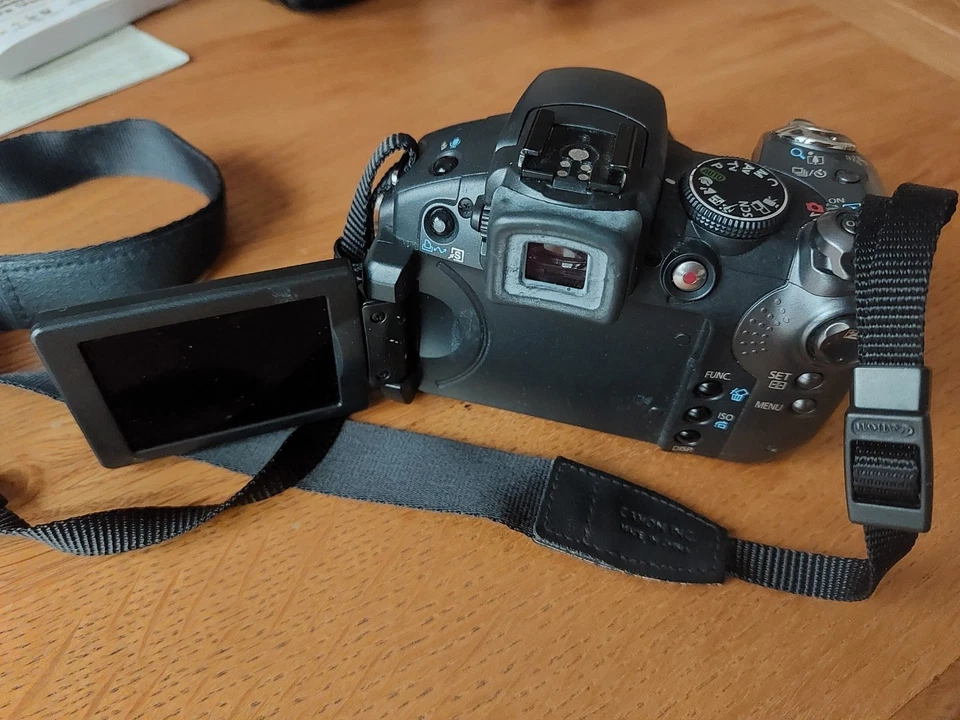 Canon PowerShot S5 IS 8.0MP Digital Camera incl. wide angle and telephoto lenses, photo 2 of 2