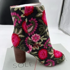 Sole Society women's grey and floral embroidered boots size 5.