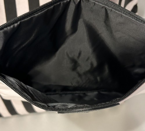 VICTORIA'S SECRET 2 PIECE STRIPE GETAWAY WEEKENDER TOTE BAG W/ ZIP Pouch NEW - Picture 4 of 16