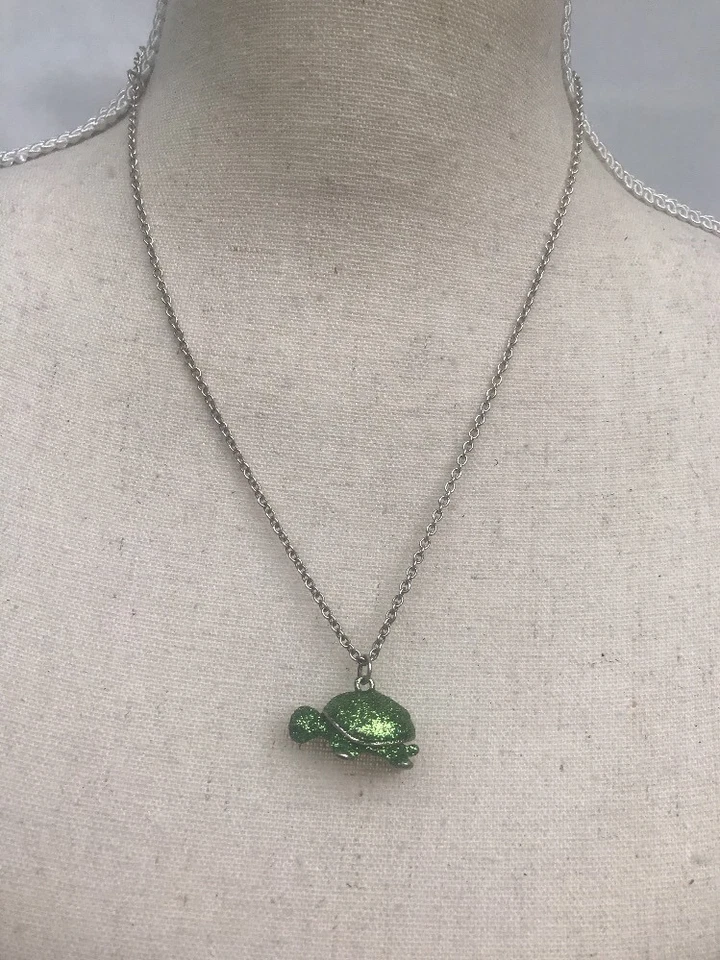Claires Tortuga Verde Brillante Brillo Tono Plata Collar Colgante 18.5" Largo Niñas Foto 2 de 4