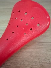 Selle VTT noire/bleue 260x130 mm - Partie cycle vélo sur La Bécanerie
