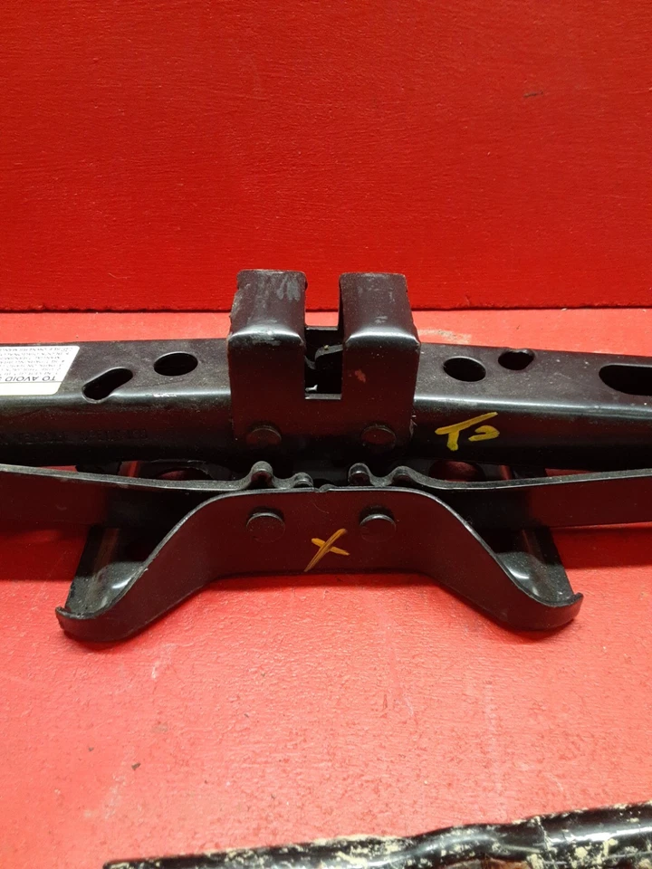 2000 - 2004 Jeep Grand Cherokee pneu sobressalente conjunto de macaco tesoura com ferramenta 52080427AA - Imagem 2 de 4