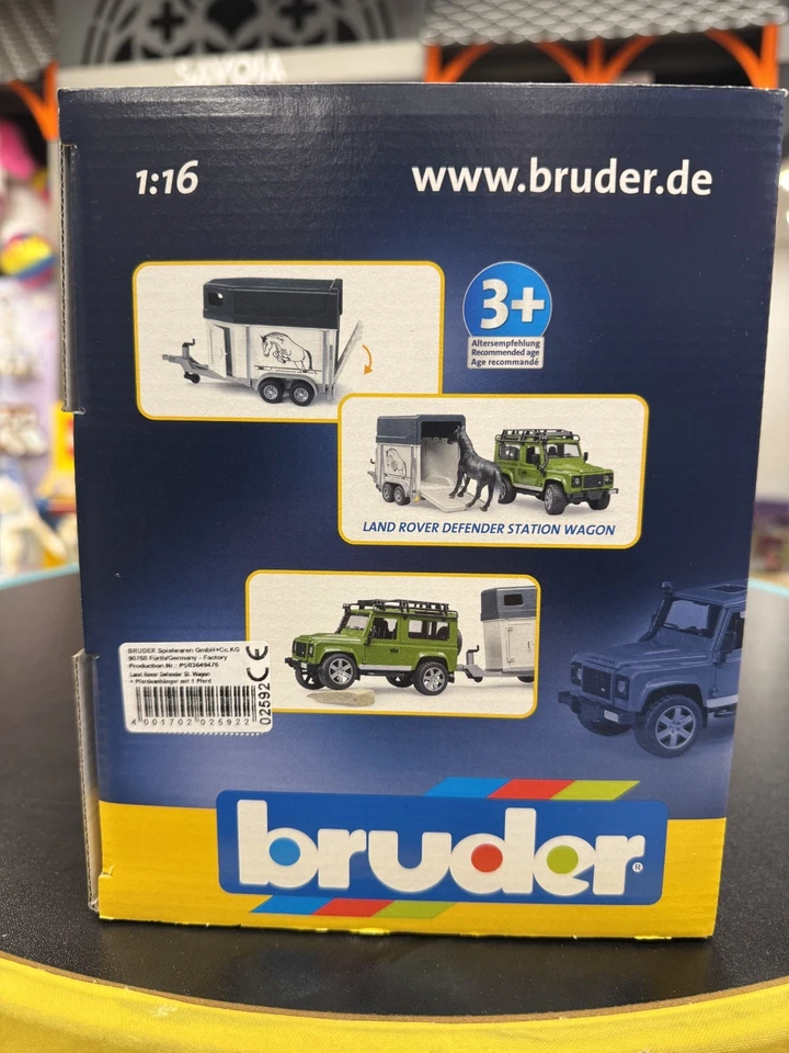 BRUDER 02592 - scala 1:16 - LAND ROVER DEFENDER CON RIMORCHIO PER CAVALLI - Immagine 4 di 4