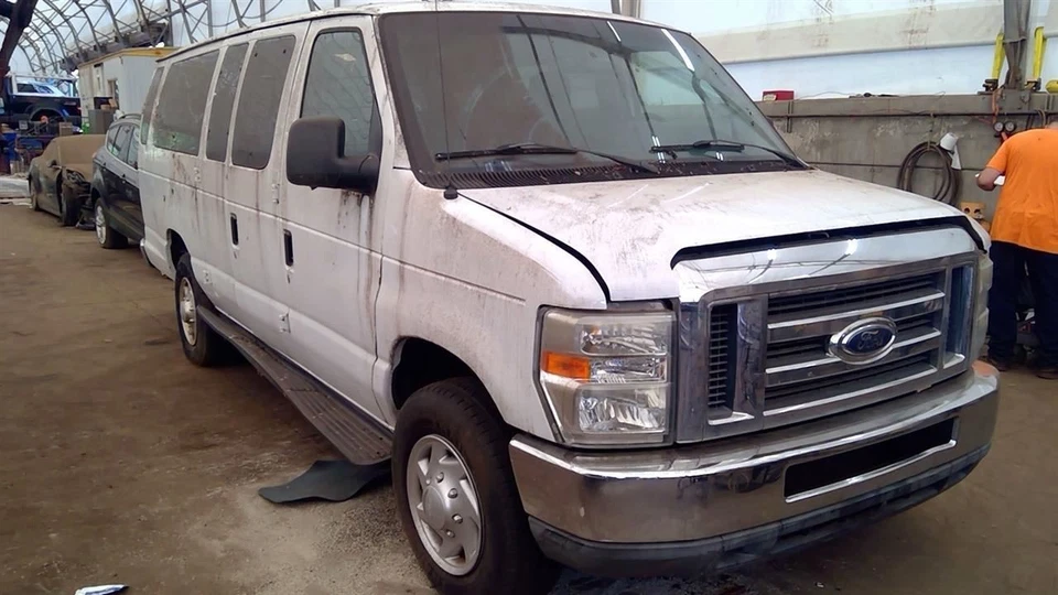 Radiator 8-330 Fits 10-16 FORD E350 VAN 6750488 - Image 3 of 4