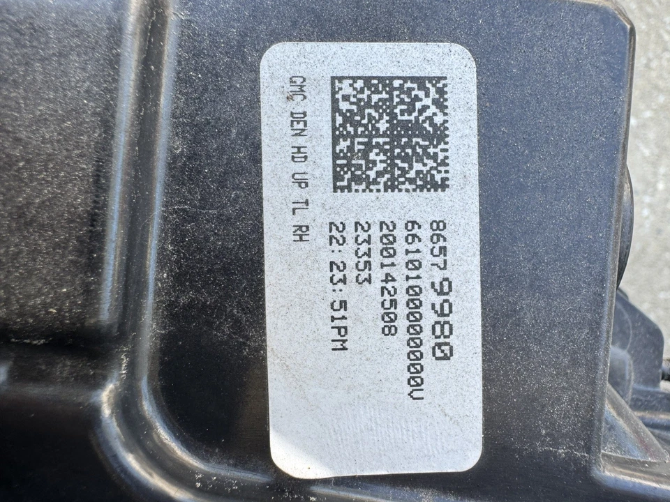 Passenger Right Tail Light 2024 2025 Sierra Denali 2500hd 2500 3500 AT4 damaged - Image 4 of 4