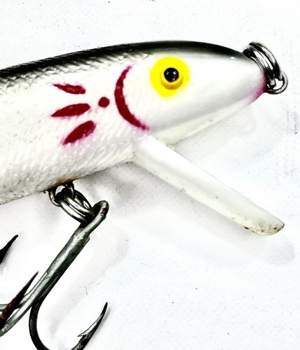 Vintage (3) Cotton Cordell Red Fin Lures Great Condition Shad, Gold & Silver - Picture 5 of 10