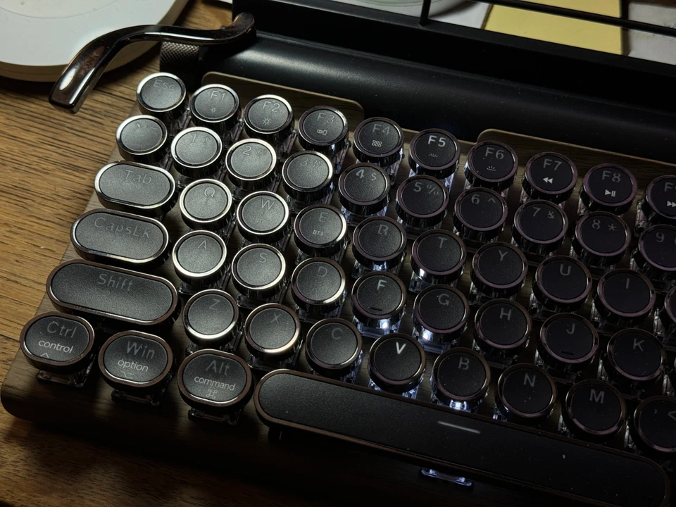 Retro Typewriter Keyboard - Image 3 of 4