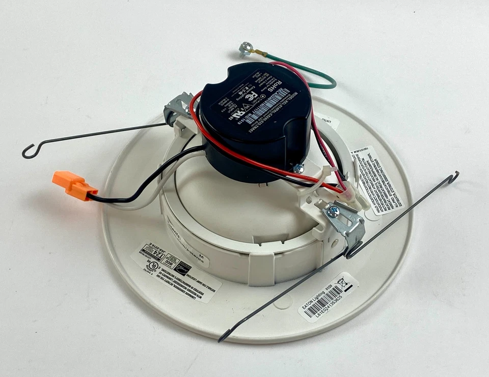 Iluminación de cobre Halo Retrofit LED ajustable se adapta a 5 y 6 pulgadas 10W RA5606930WH Foto 2 de 4