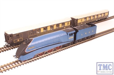 mallard 00 gauge train
